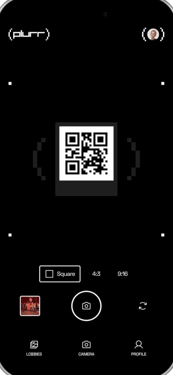 Plurr camera showing an album’s QR code with Square, 4:3 and 9:16 options