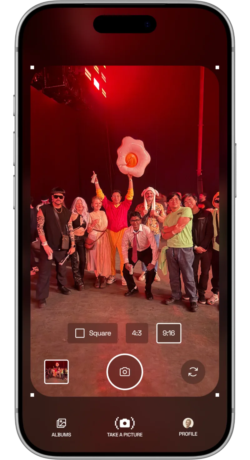 Plurr camera framing a crowd on stage under red lights, with square, 4:3 and 9:16 format options